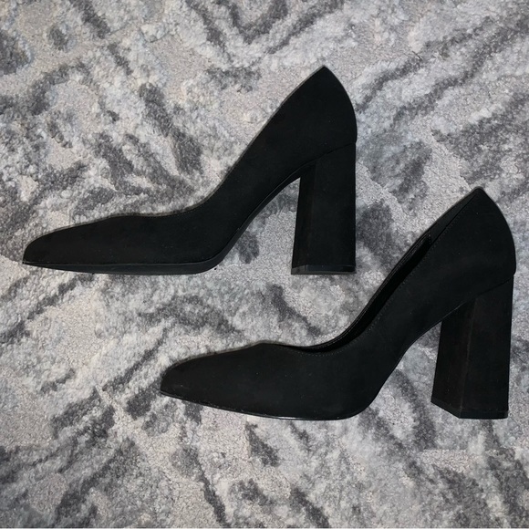 Fashion to Figure Black Pointed Toe Block Heels - Picture 3 of 9